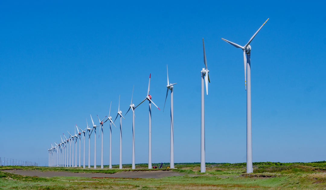 平地に複数の風力発電